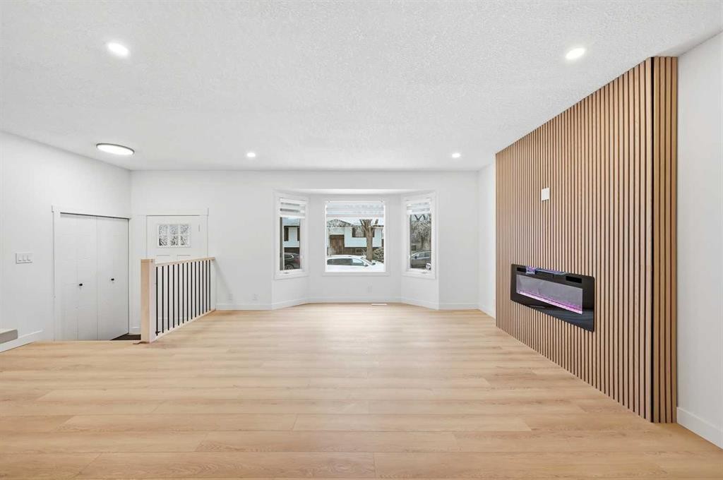 2404 51 Street Ne, Calgary, AB - Indoor