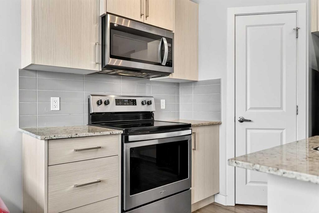 403 Sage Hill Grove Nw, Calgary, AB - Indoor Photo Showing Kitchen With Upgraded Kitchen