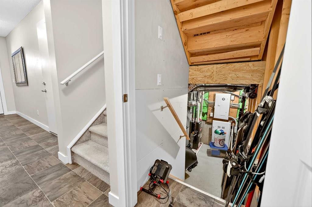 403 Sage Hill Grove Nw, Calgary, AB - Indoor Photo Showing Other Room