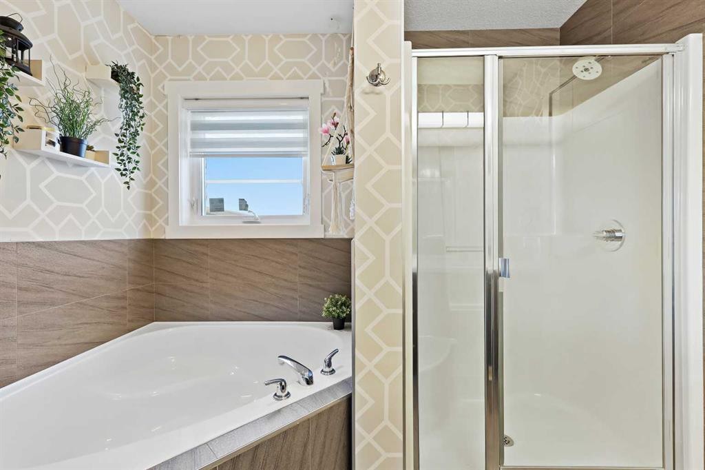 357 Sage Hill Circle Nw, Calgary, AB - Indoor Photo Showing Bathroom