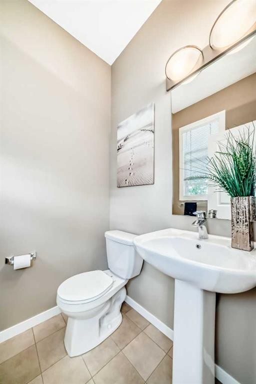 236 New Brighton Row Se, Calgary, AB - Indoor Photo Showing Bathroom