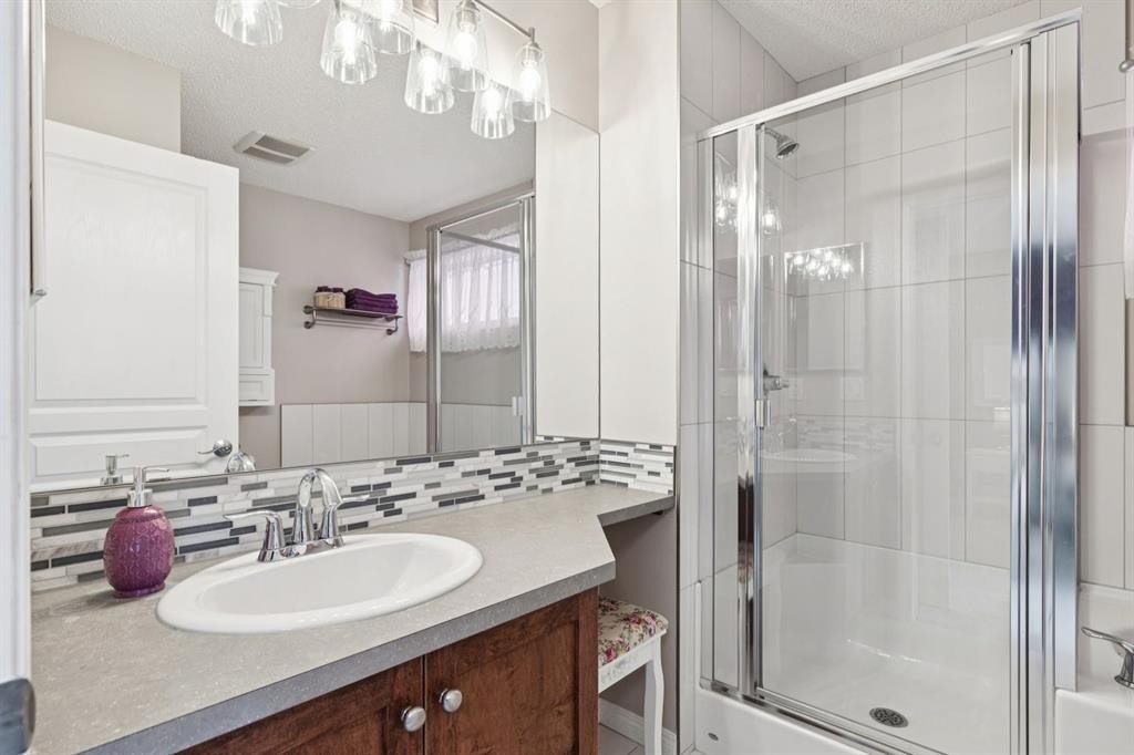 15 New Brighton Common Se, Calgary, AB - Indoor Photo Showing Bathroom