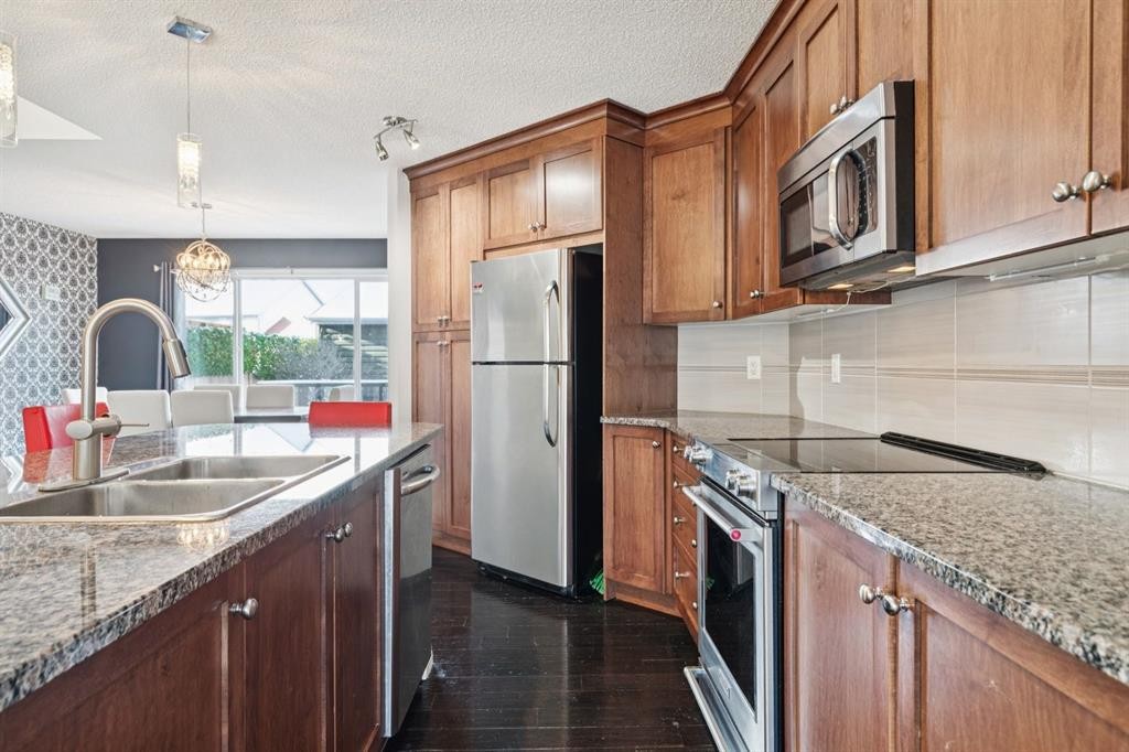 15 New Brighton Common Se, Calgary, AB - Indoor Photo Showing Kitchen With Double Sink With Upgraded Kitchen