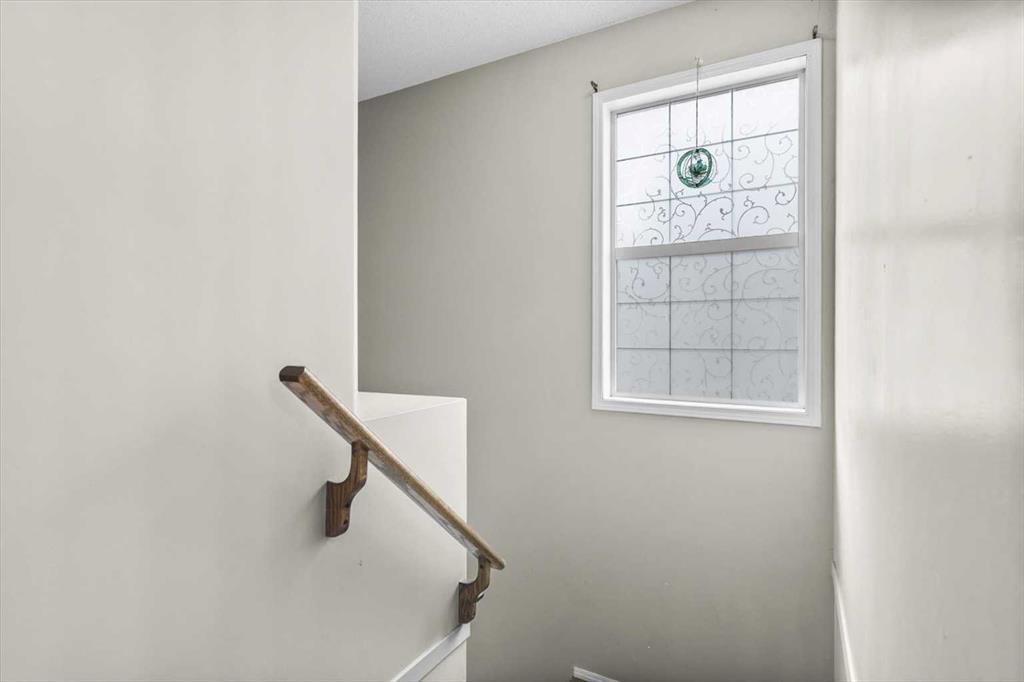 39 Prestwick Heath Se, Calgary, AB - Indoor Photo Showing Other Room