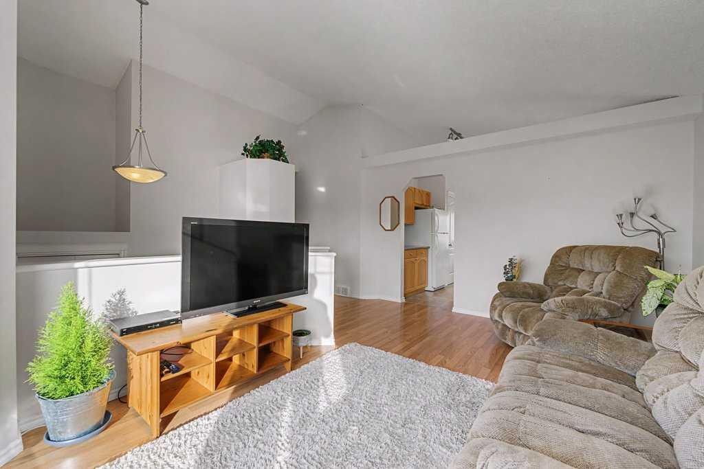 272 Chaparral Drive Se, Calgary, AB - Indoor Photo Showing Living Room
