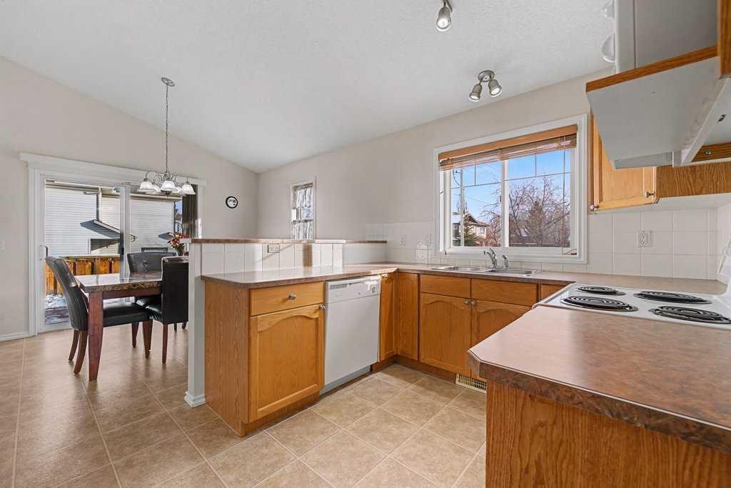 272 Chaparral Drive Se, Calgary, AB - Indoor Photo Showing Kitchen