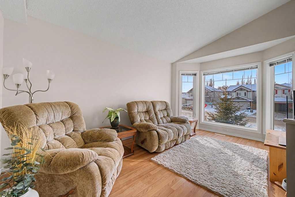 272 Chaparral Drive Se, Calgary, AB - Indoor Photo Showing Living Room