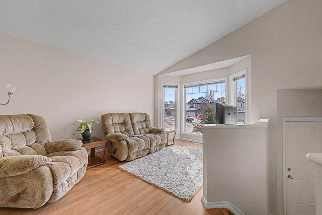 272 Chaparral Drive Se, Calgary, AB - Indoor Photo Showing Living Room