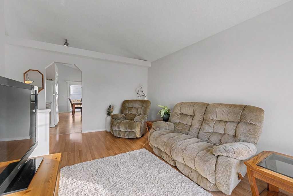 272 Chaparral Drive Se, Calgary, AB - Indoor Photo Showing Living Room
