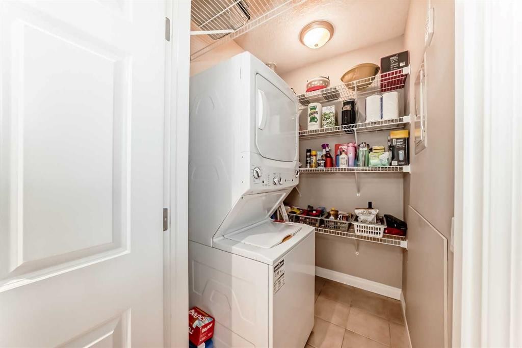 4304-24 Hemlock Crescent Sw, Calgary, AB - Indoor Photo Showing Laundry Room