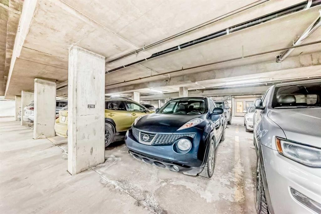 4304-24 Hemlock Crescent Sw, Calgary, AB - Indoor Photo Showing Garage