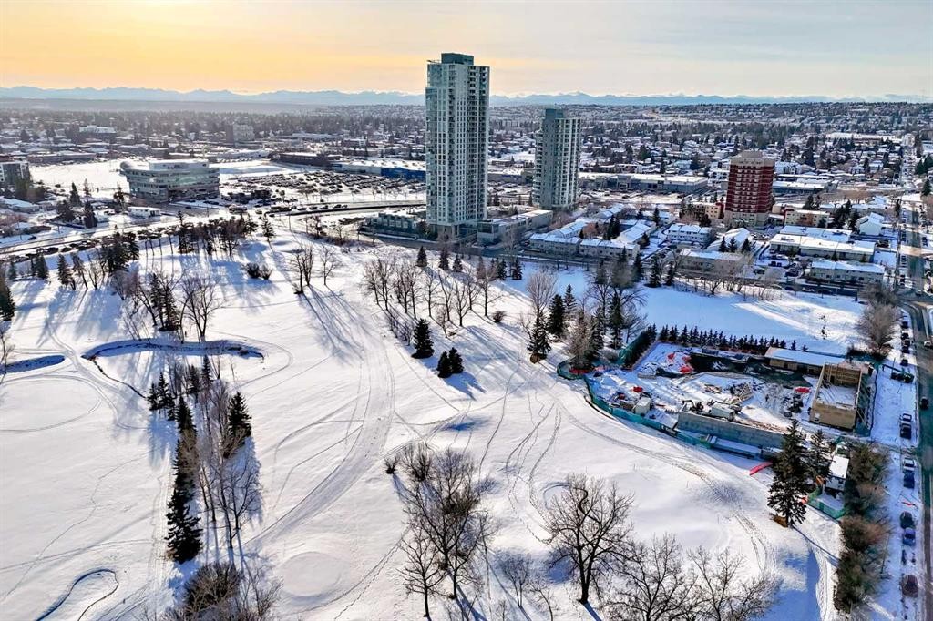 4304-24 Hemlock Crescent Sw, Calgary, AB - Outdoor With View