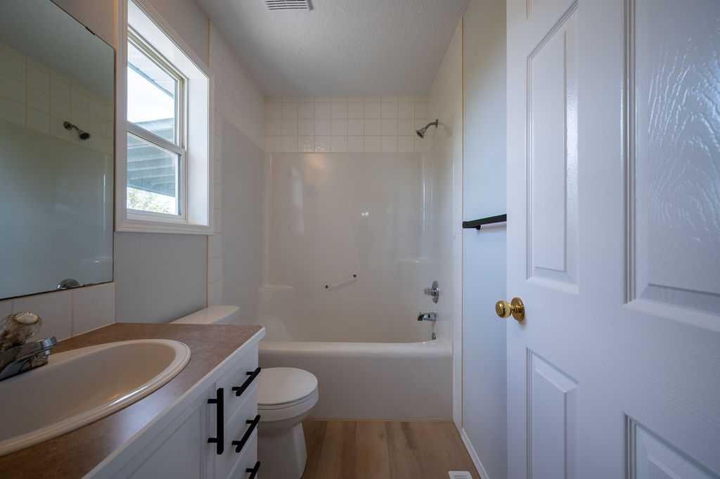 269 Strathford Crescent, Strathmore, AB - Indoor Photo Showing Bathroom