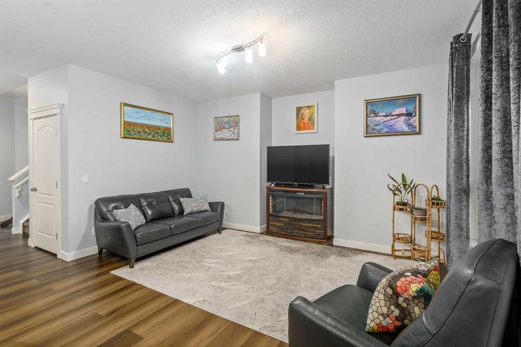 254 Silverado Plains Circle Sw, Calgary, AB - Indoor Photo Showing Living Room
