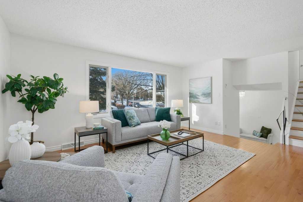 3703 Valdes Place Nw, Calgary, AB - Indoor Photo Showing Living Room