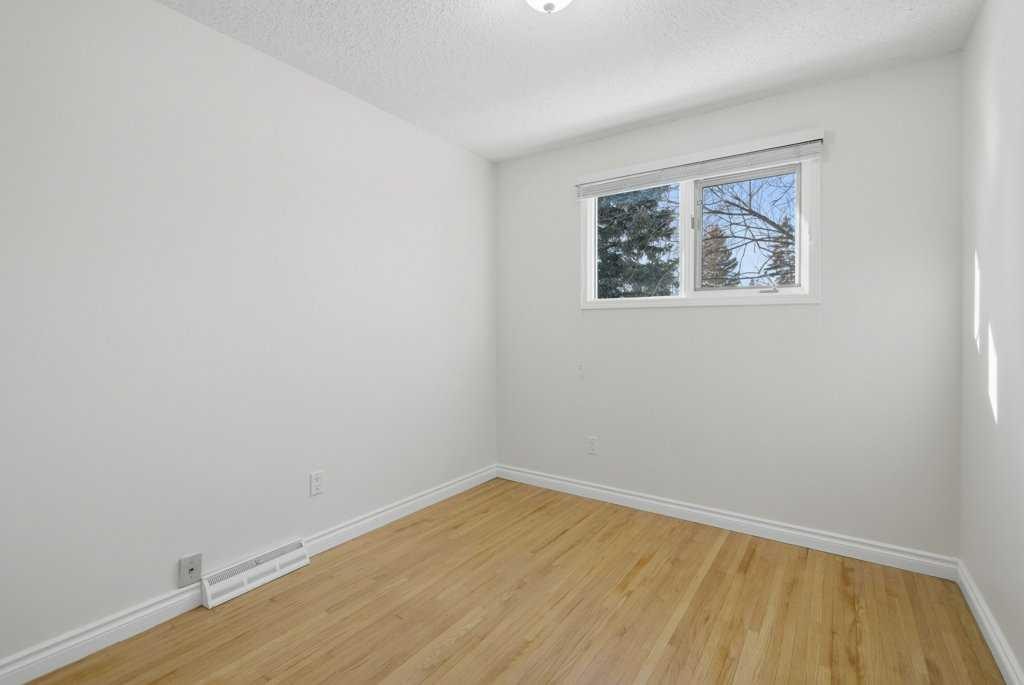 3703 Valdes Place Nw, Calgary, AB - Indoor Photo Showing Other Room