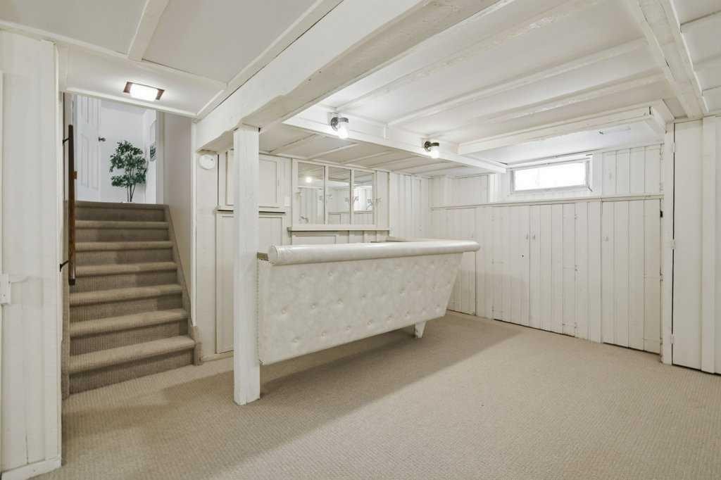 3703 Valdes Place Nw, Calgary, AB - Indoor Photo Showing Other Room