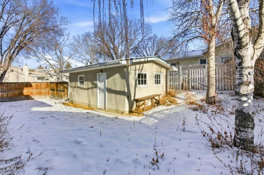 3703 Valdes Place Nw, Calgary, AB - Outdoor