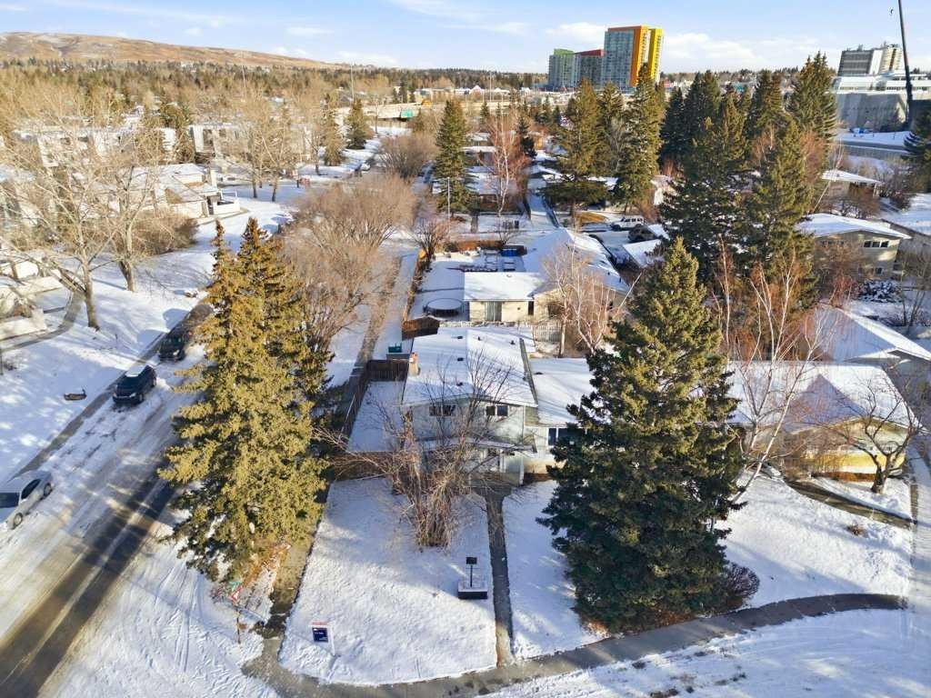 3703 Valdes Place Nw, Calgary, AB - Outdoor With View