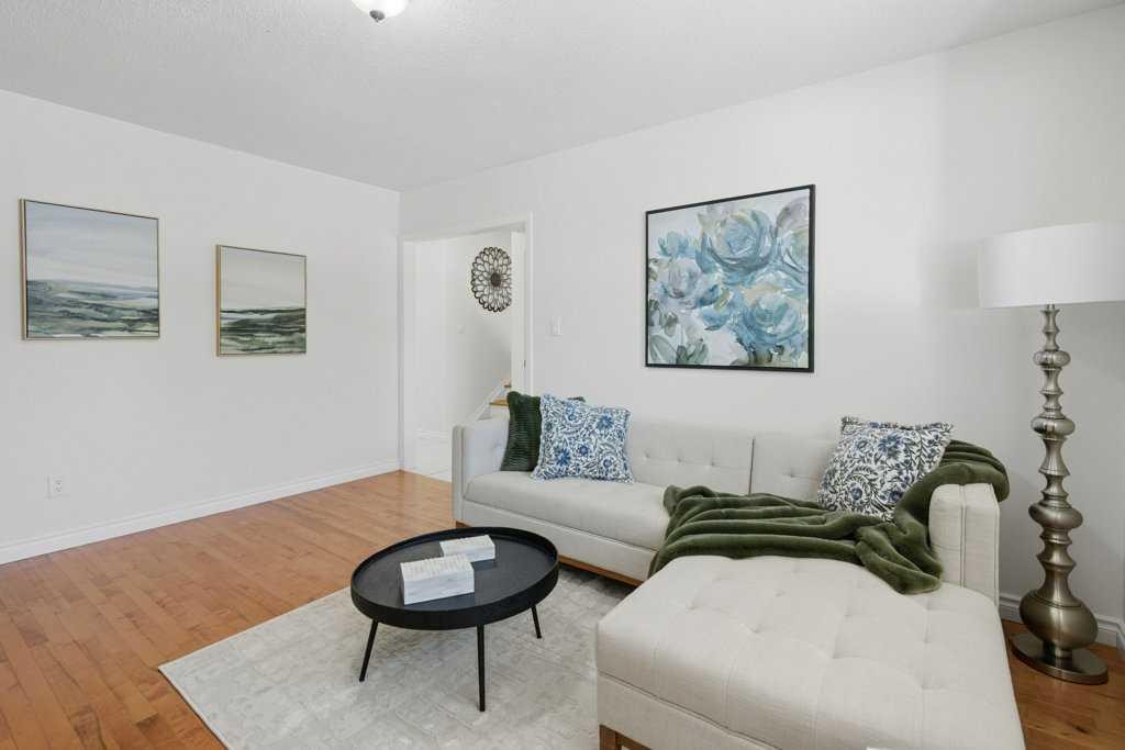 3703 Valdes Place Nw, Calgary, AB - Indoor Photo Showing Living Room