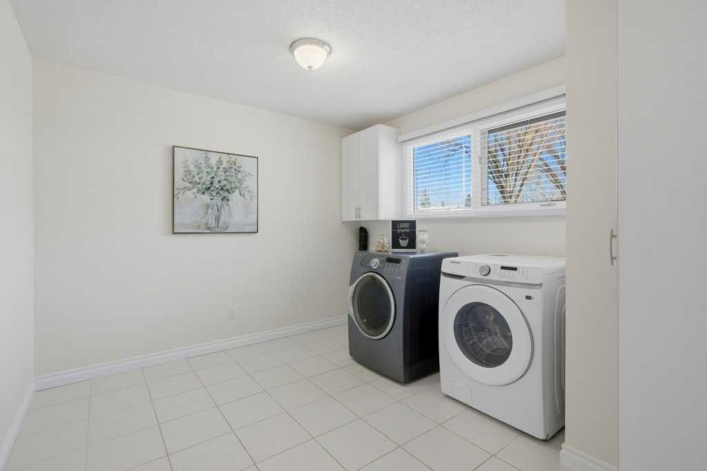3703 Valdes Place Nw, Calgary, AB - Indoor Photo Showing Laundry Room