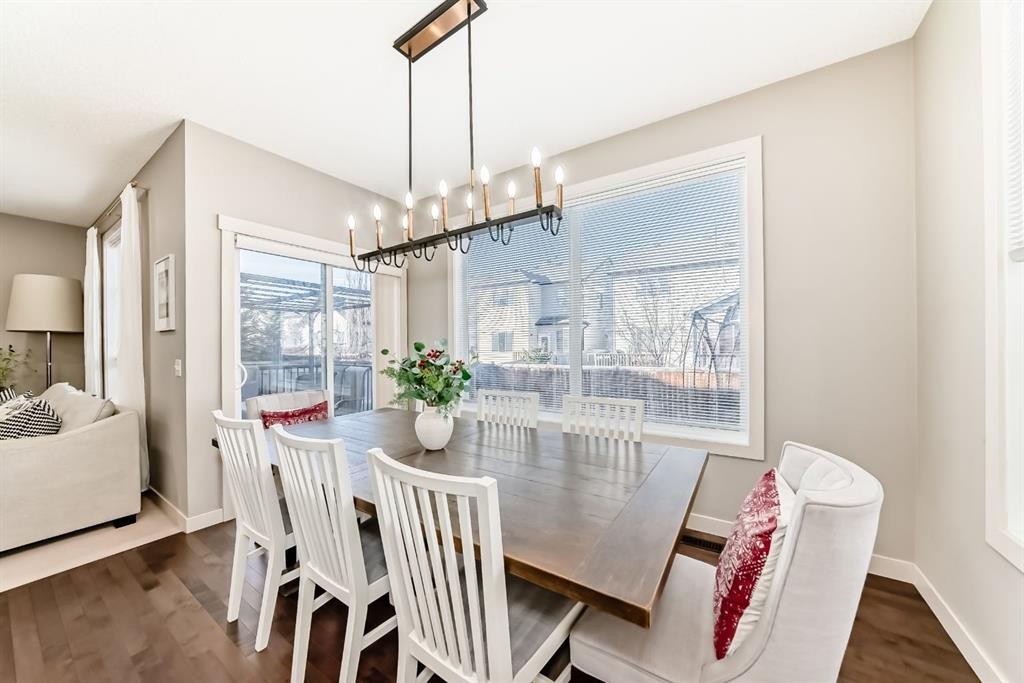 293 Everridge Drive Sw, Calgary, AB - Indoor Photo Showing Dining Room