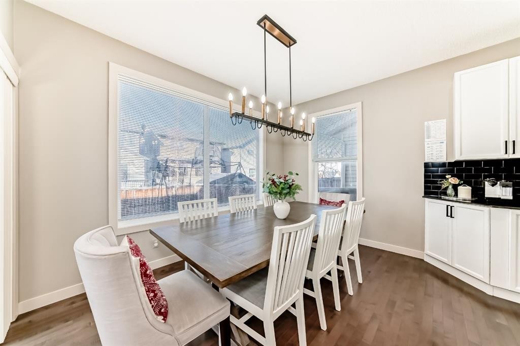 293 Everridge Drive Sw, Calgary, AB - Indoor Photo Showing Dining Room