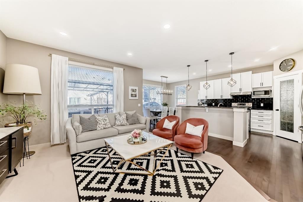 293 Everridge Drive Sw, Calgary, AB - Indoor