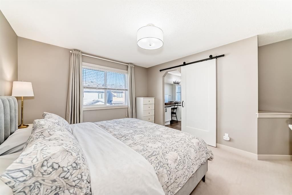 293 Everridge Drive Sw, Calgary, AB - Indoor Photo Showing Bedroom