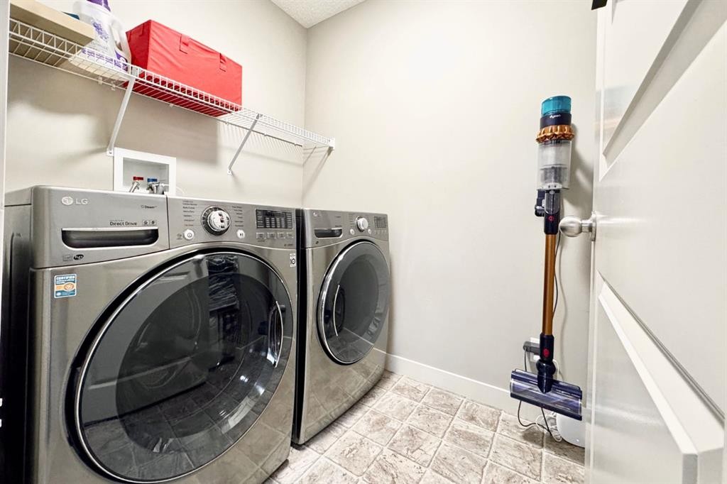 293 Everridge Drive Sw, Calgary, AB - Indoor Photo Showing Laundry Room