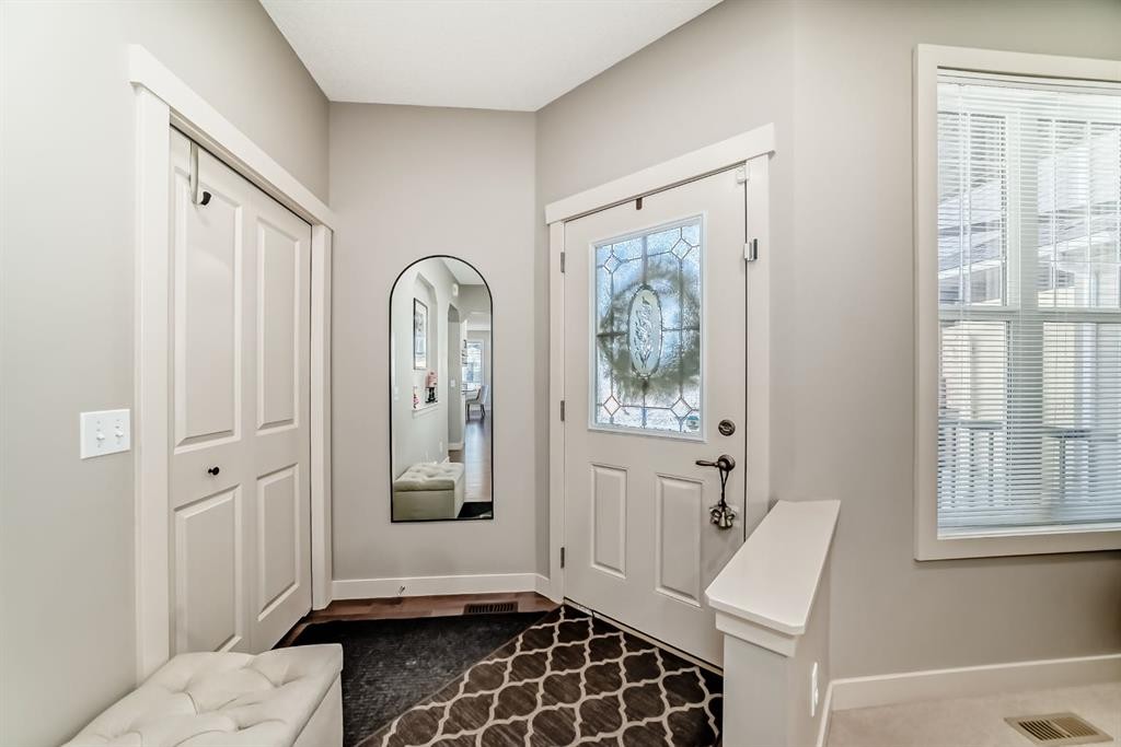 293 Everridge Drive Sw, Calgary, AB - Indoor Photo Showing Other Room