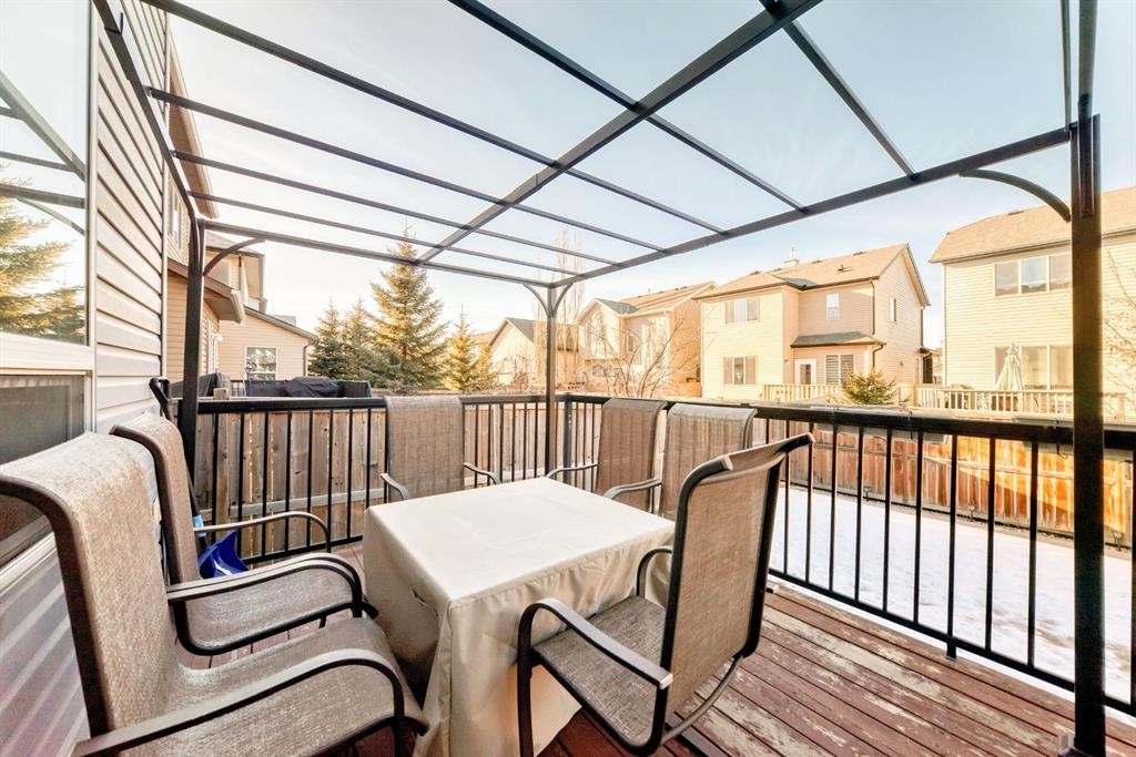 293 Everridge Drive Sw, Calgary, AB - Outdoor With Exterior