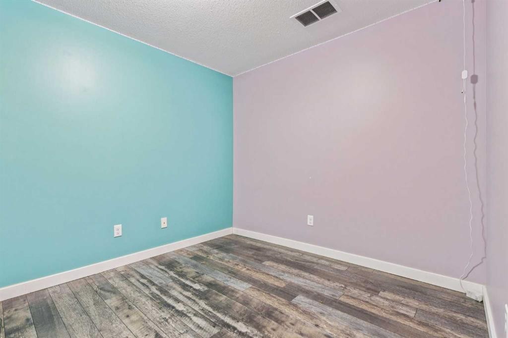 1005 Eagleview Place Nw, High River, AB - Indoor Photo Showing Other Room