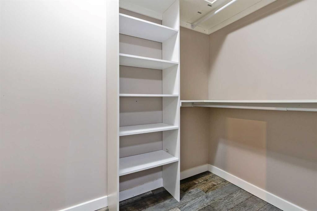 1005 Eagleview Place Nw, High River, AB - Indoor With Storage