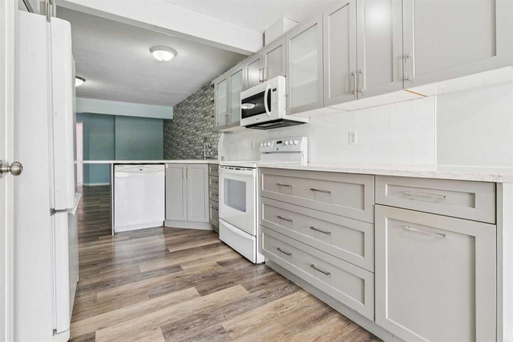1005 Eagleview Place Nw, High River, AB - Indoor Photo Showing Kitchen