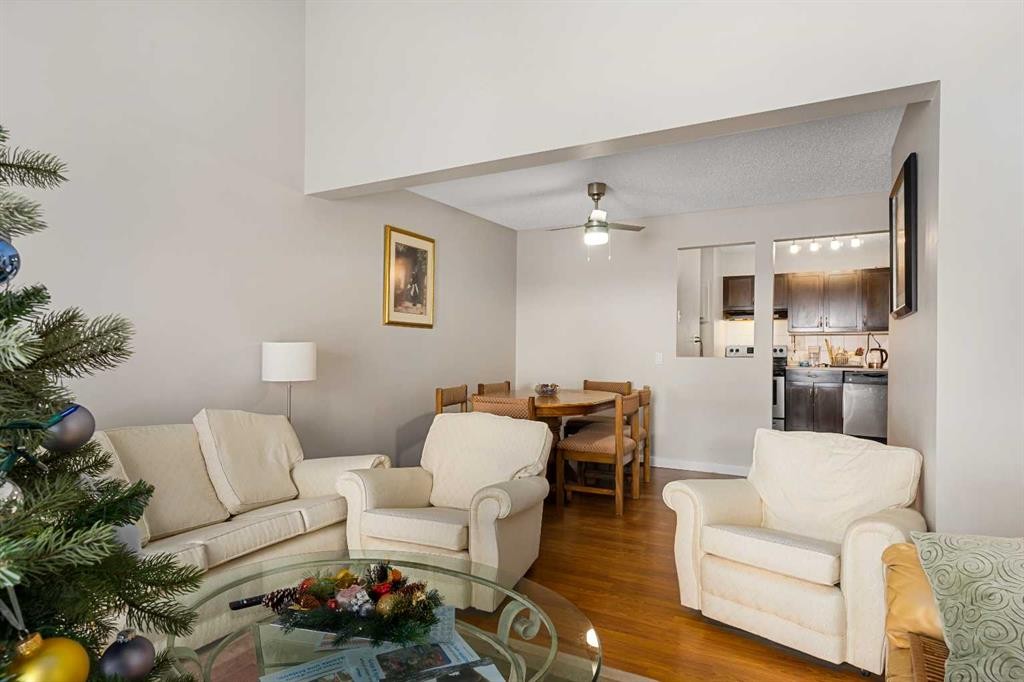 901-2520 Palliser Drive Sw, Calgary, AB - Indoor Photo Showing Living Room
