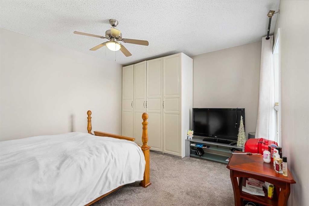 901-2520 Palliser Drive Sw, Calgary, AB - Indoor Photo Showing Bedroom