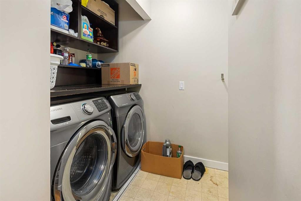 901-2520 Palliser Drive Sw, Calgary, AB - Indoor Photo Showing Laundry Room