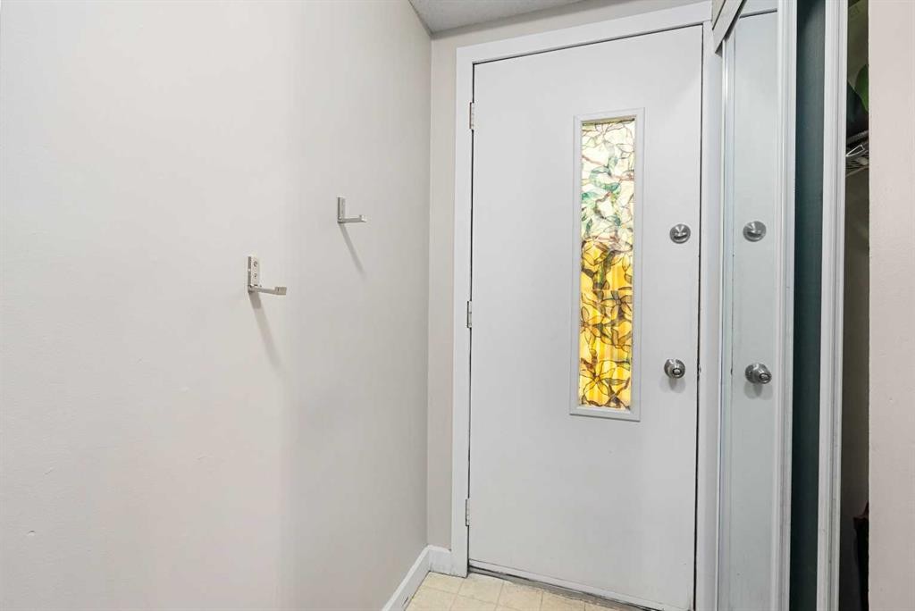 901-2520 Palliser Drive Sw, Calgary, AB - Indoor Photo Showing Other Room