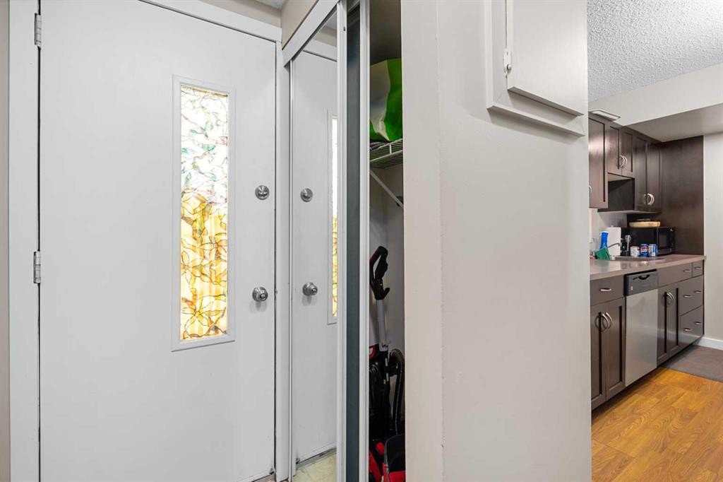 901-2520 Palliser Drive Sw, Calgary, AB - Indoor