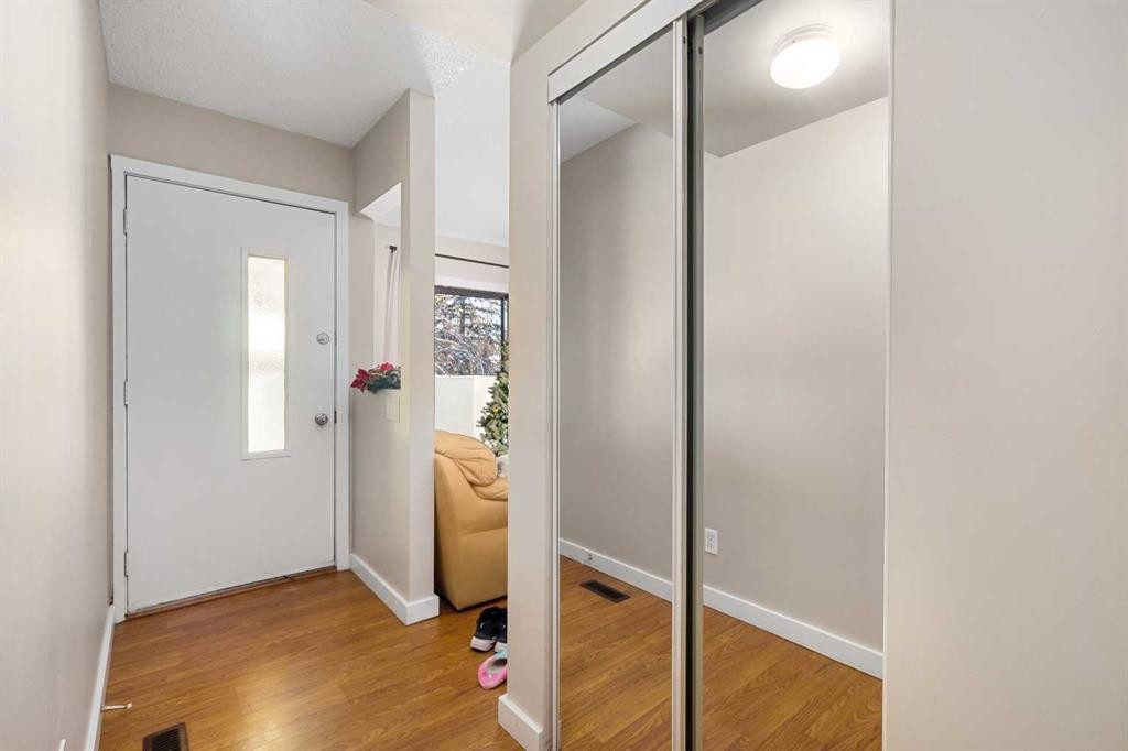 901-2520 Palliser Drive Sw, Calgary, AB - Indoor Photo Showing Other Room