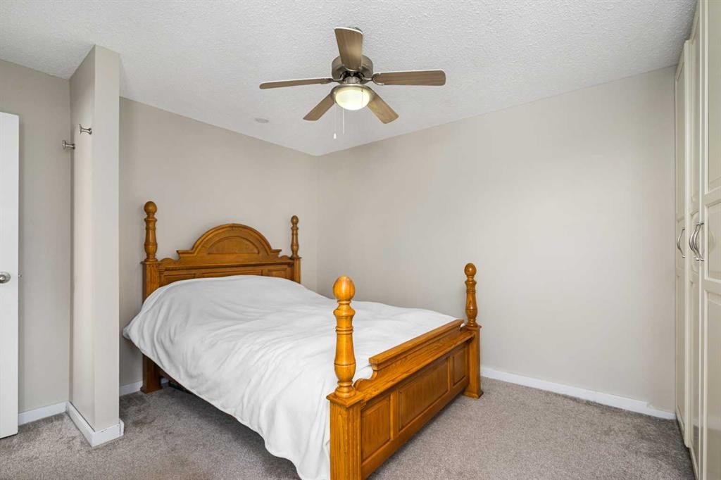 901-2520 Palliser Drive Sw, Calgary, AB - Indoor Photo Showing Bedroom