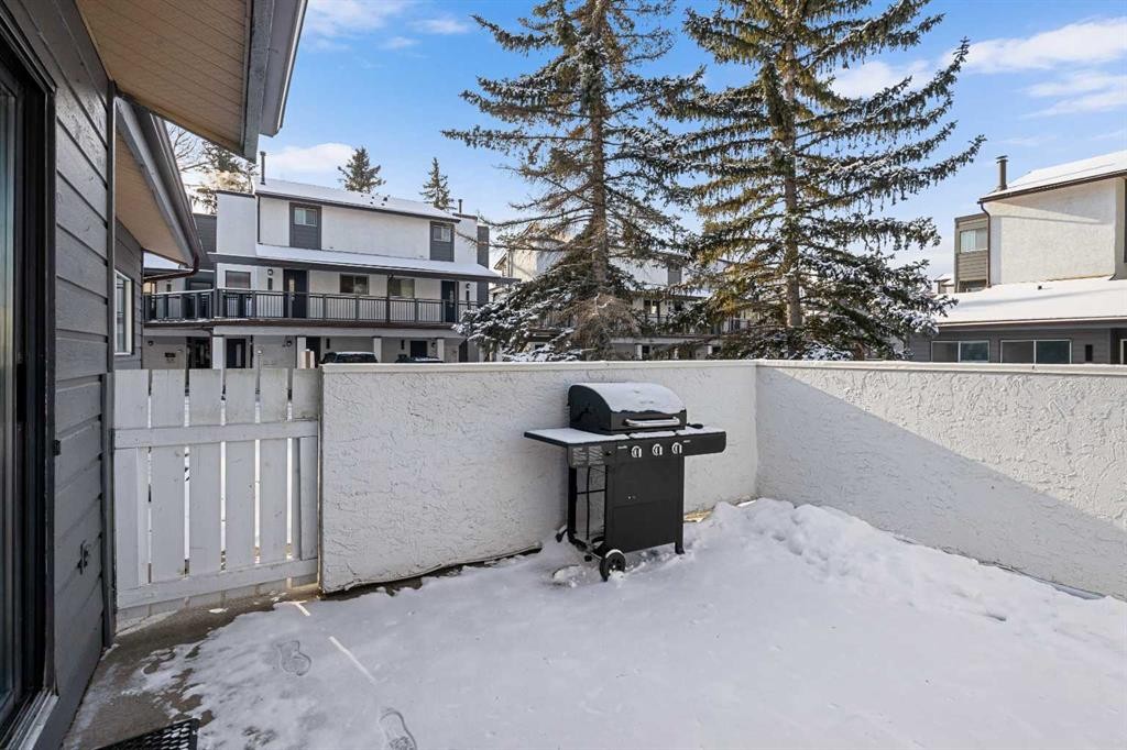 901-2520 Palliser Drive Sw, Calgary, AB - Outdoor