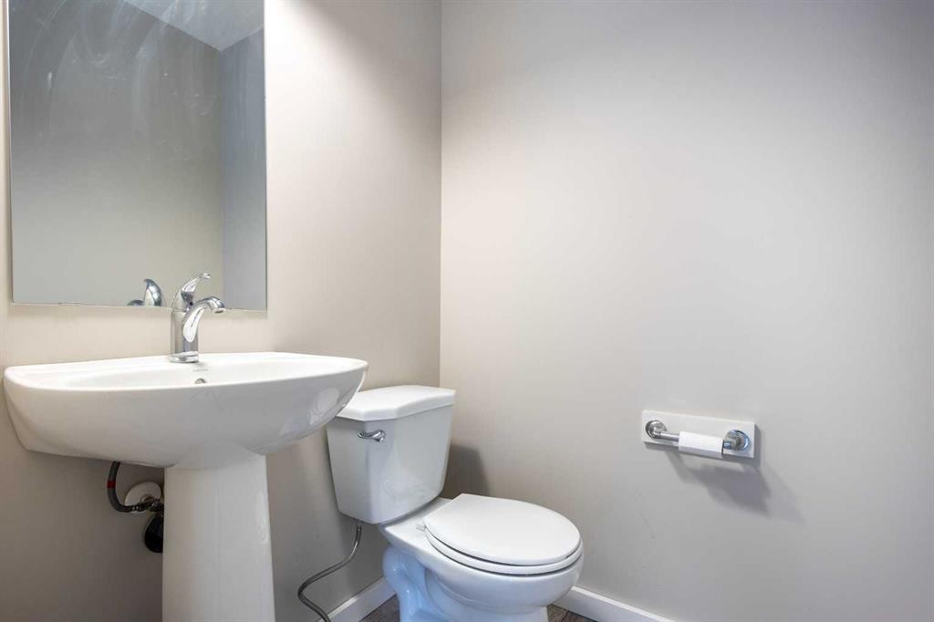 44 Howse Drive Ne, Calgary, AB - Indoor Photo Showing Bathroom