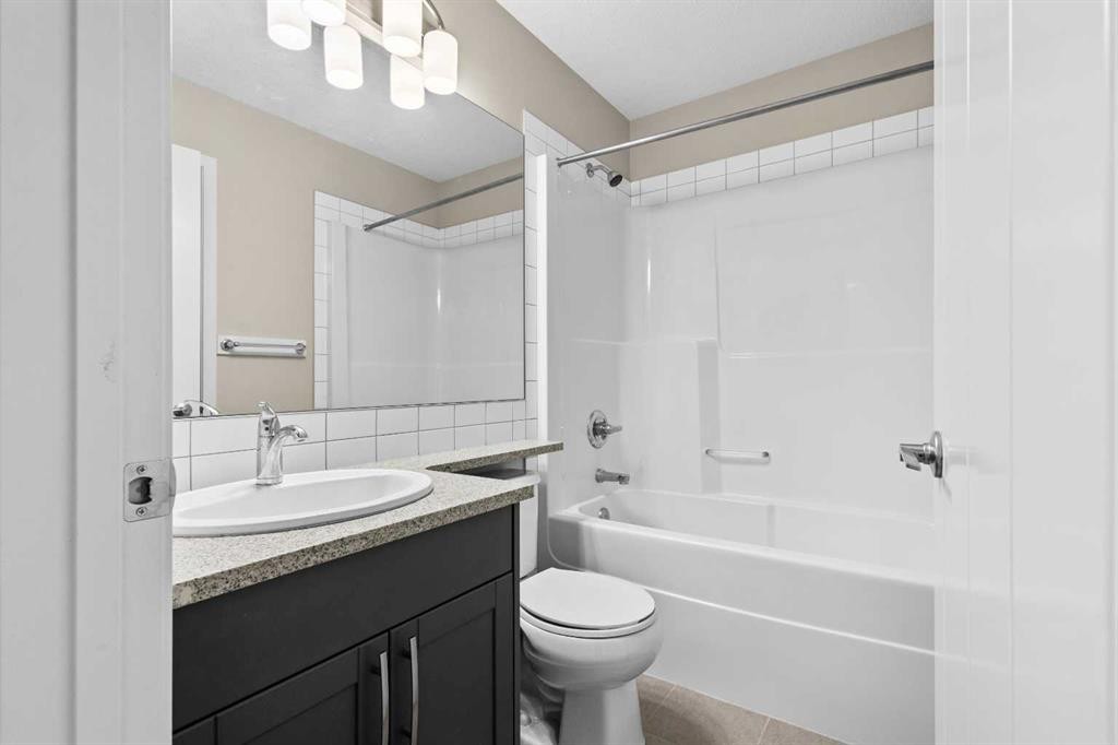 44 Howse Drive Ne, Calgary, AB - Indoor Photo Showing Bathroom