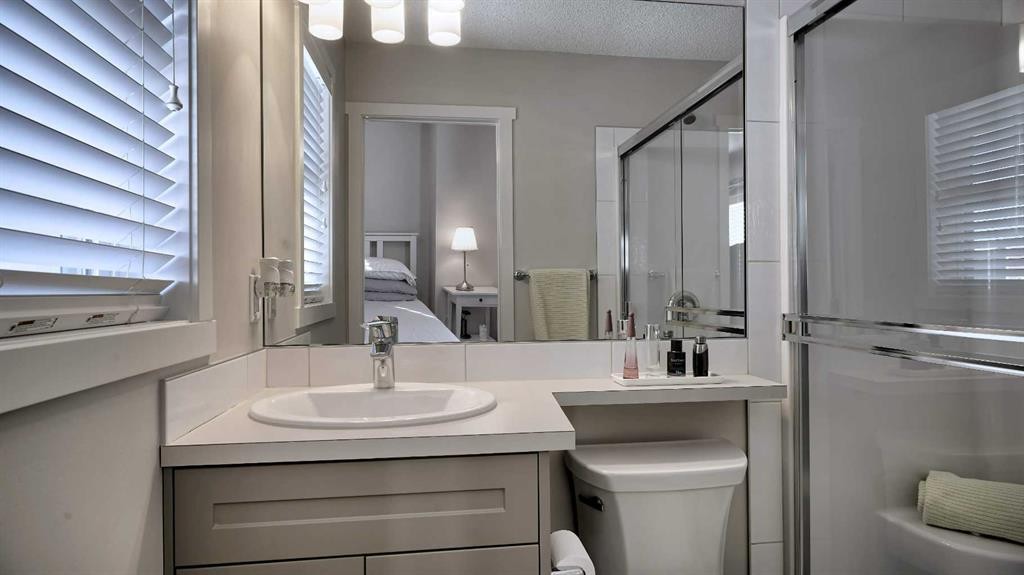 393 Walden Parade Se, Calgary, AB - Indoor Photo Showing Bathroom