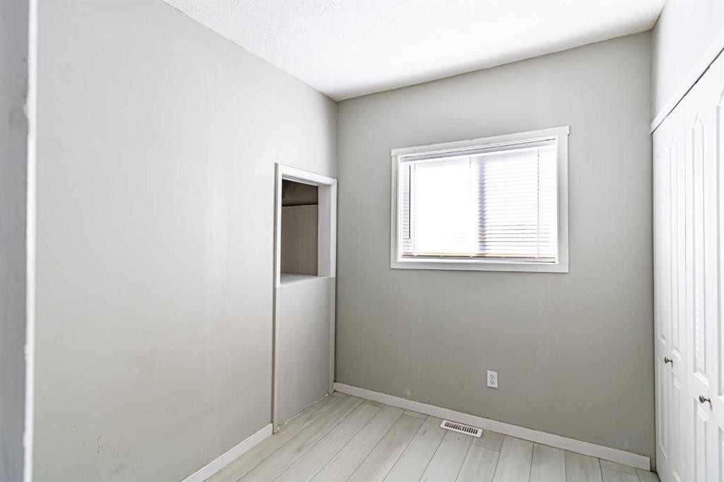 1023 1 Avenue Nw, Calgary, AB - Indoor Photo Showing Other Room