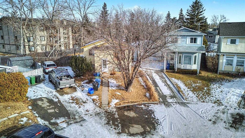 36 Castleglen Place Ne, Calgary, AB - Outdoor