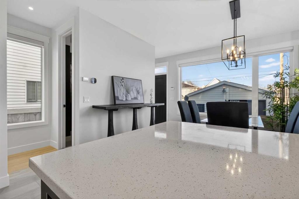 124 26 Avenue Ne, Calgary, AB - Indoor