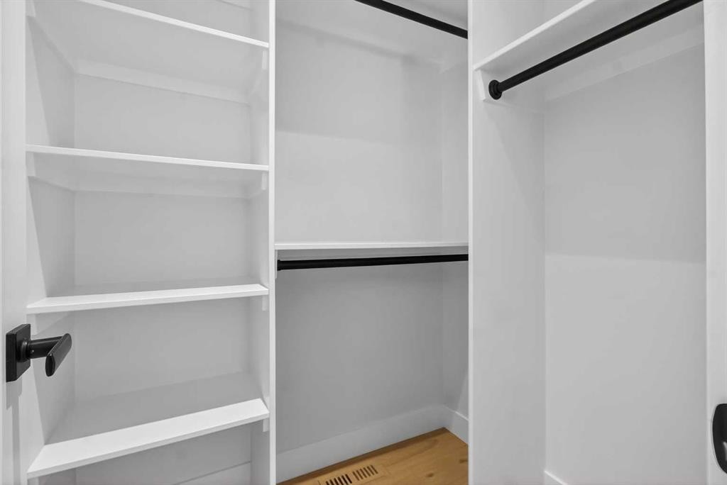 124 26 Avenue Ne, Calgary, AB - Indoor With Storage